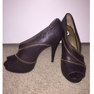 Sexy edgy heels with zippers